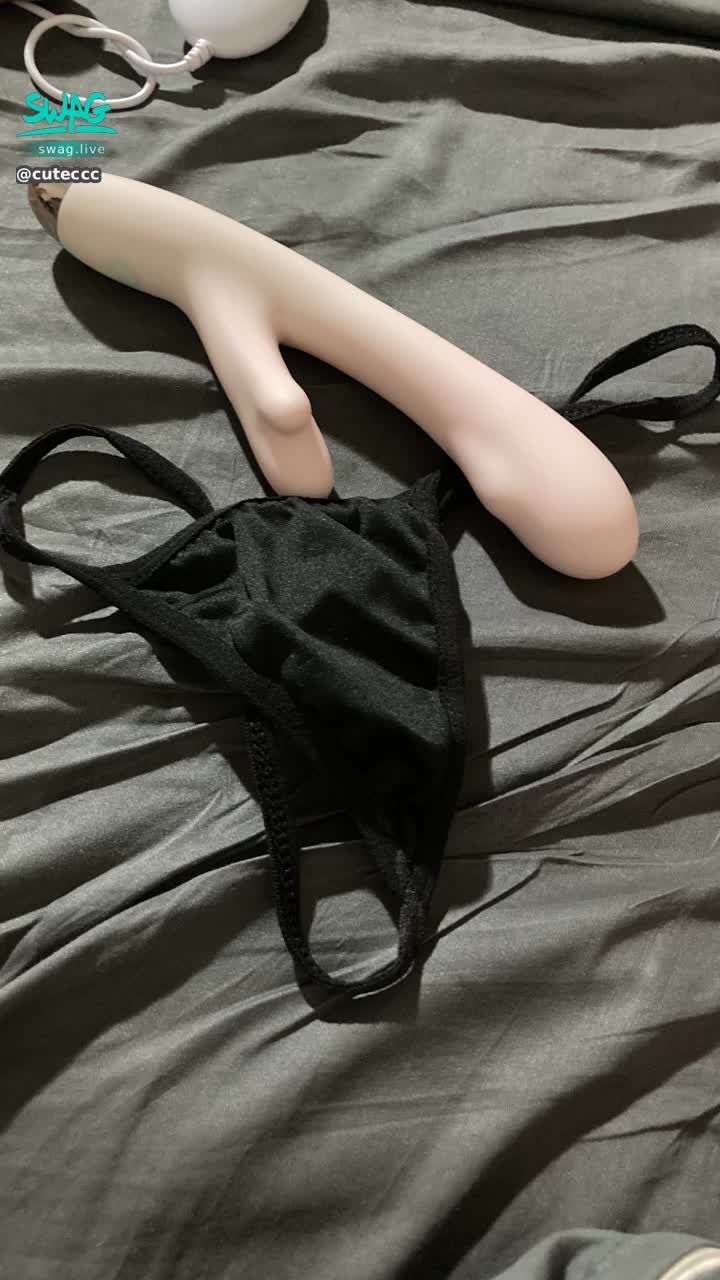 cuteccc : 有人要直播小褲褲嗎😗😗