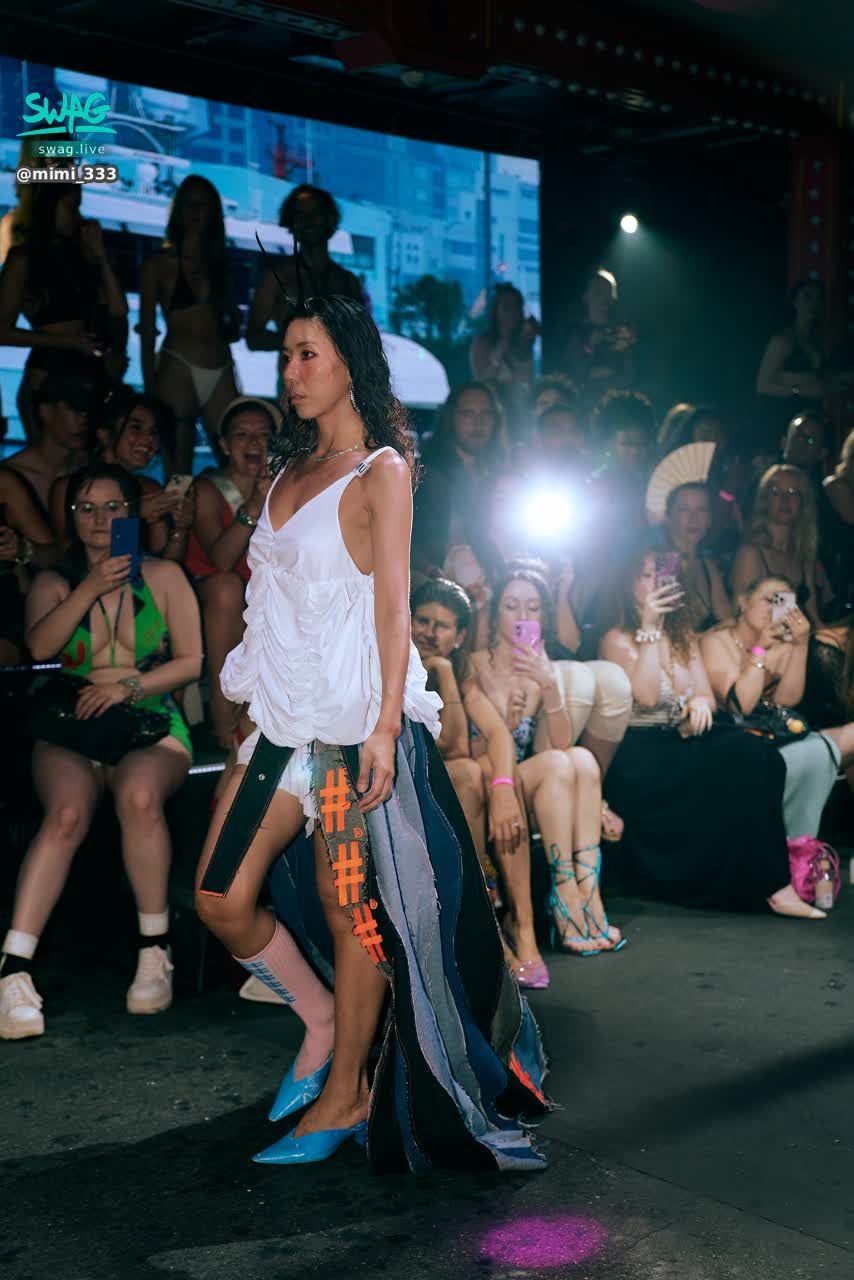 mimi_333 : - another model asked me: “what’s your feeling in this show?”
- i said: “nervous, excited, and grateful.”
🤍
#SWAGx#DAMUR
#BFWss26
-
更多資訊歡迎到品牌社群收看
若有喜歡的單品歡迎訂購來我先幫你試穿😆