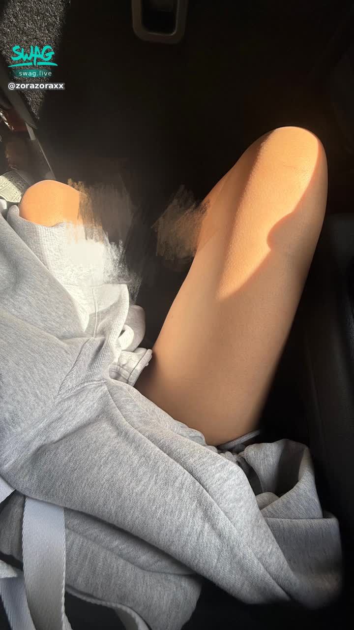 zorazoraxx : 褲子穿太短了 我等等要流出來了