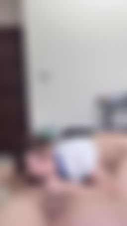 maggiebabe : 吃吃肉棒小騷貨