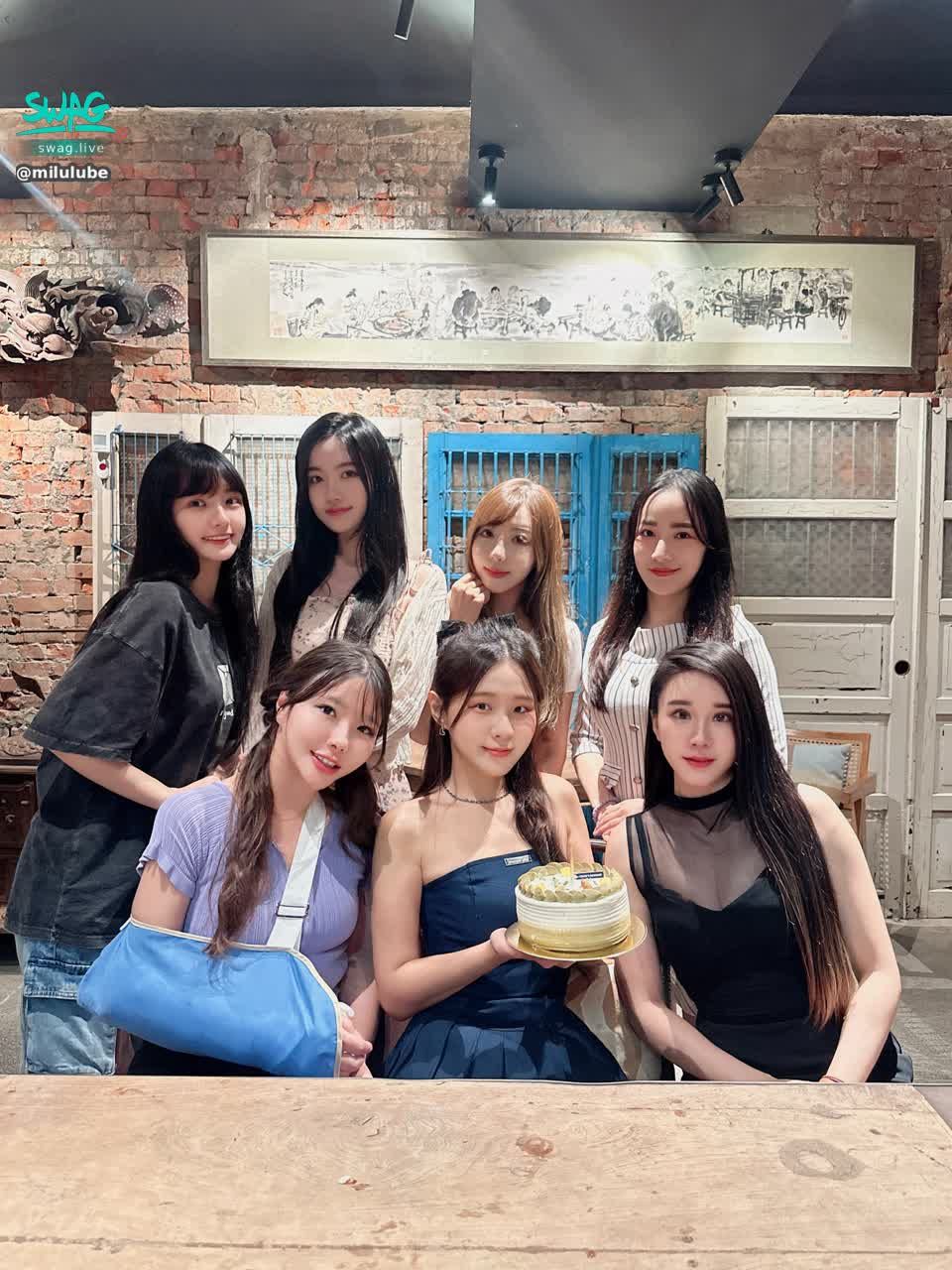 milulube : 跟我的姐妹們一起🍽️
每個都是美女💗