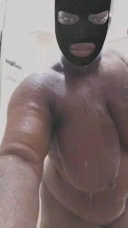 queensplash : #bigtits #s