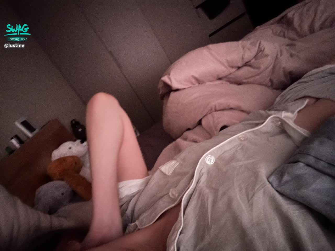  : 7/14 (Monday) Chun Jiao will be on air at 10:30pm ❤ I really want to stay in bed...Who can pull me out of bed? 👀 #sexy #性感 #生活 #日常 #素人 #長腿 #奶 #睡衣
