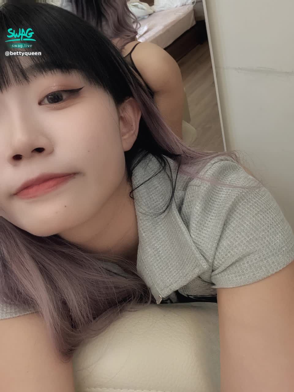 bettyqueen : 各位寶貝 今天我沒什麼睡覺…再下去要變睡播ㄌ。so我們明天見😌❤️‍🔥晚ㄢ