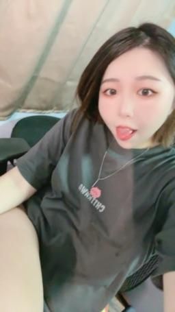 piffydream : 不穿褲子就跟Babe出門好不好🥺