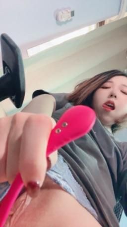 piffydream : 玩具塞滿人家了😣😣拔出來好受不了