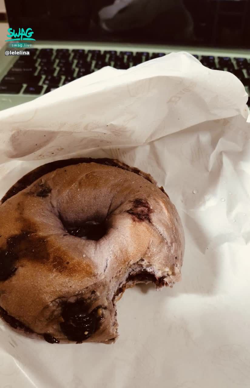 lelelina : 下午茶點～
很久沒吃貝果🥯
沒想到蕭好吃😋
吃一吃好心情😜

#樂樂#下午茶