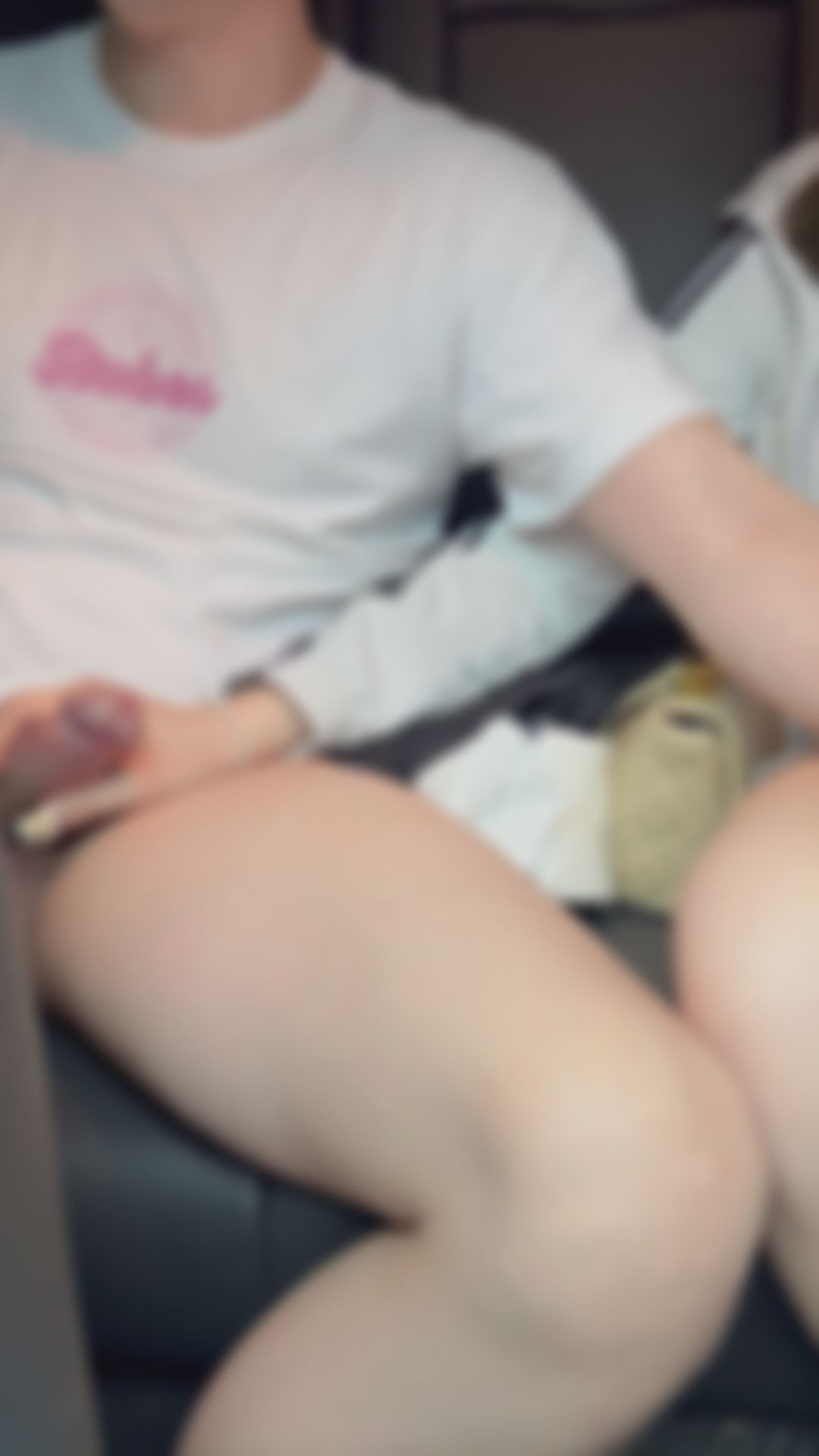  : 去逛大賣場 還是喜歡在公廁做愛 叫聲還不小心太大聲了🥵