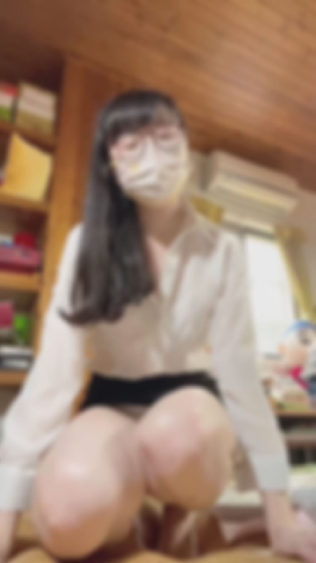 lin880317 : 穿著上班制服拍的影片😈好刺激~有人喜歡OL裝嗎❤ #sexy #性感 #生活 #騷 #OL #長腿 #制服 #誘惑 #內褲