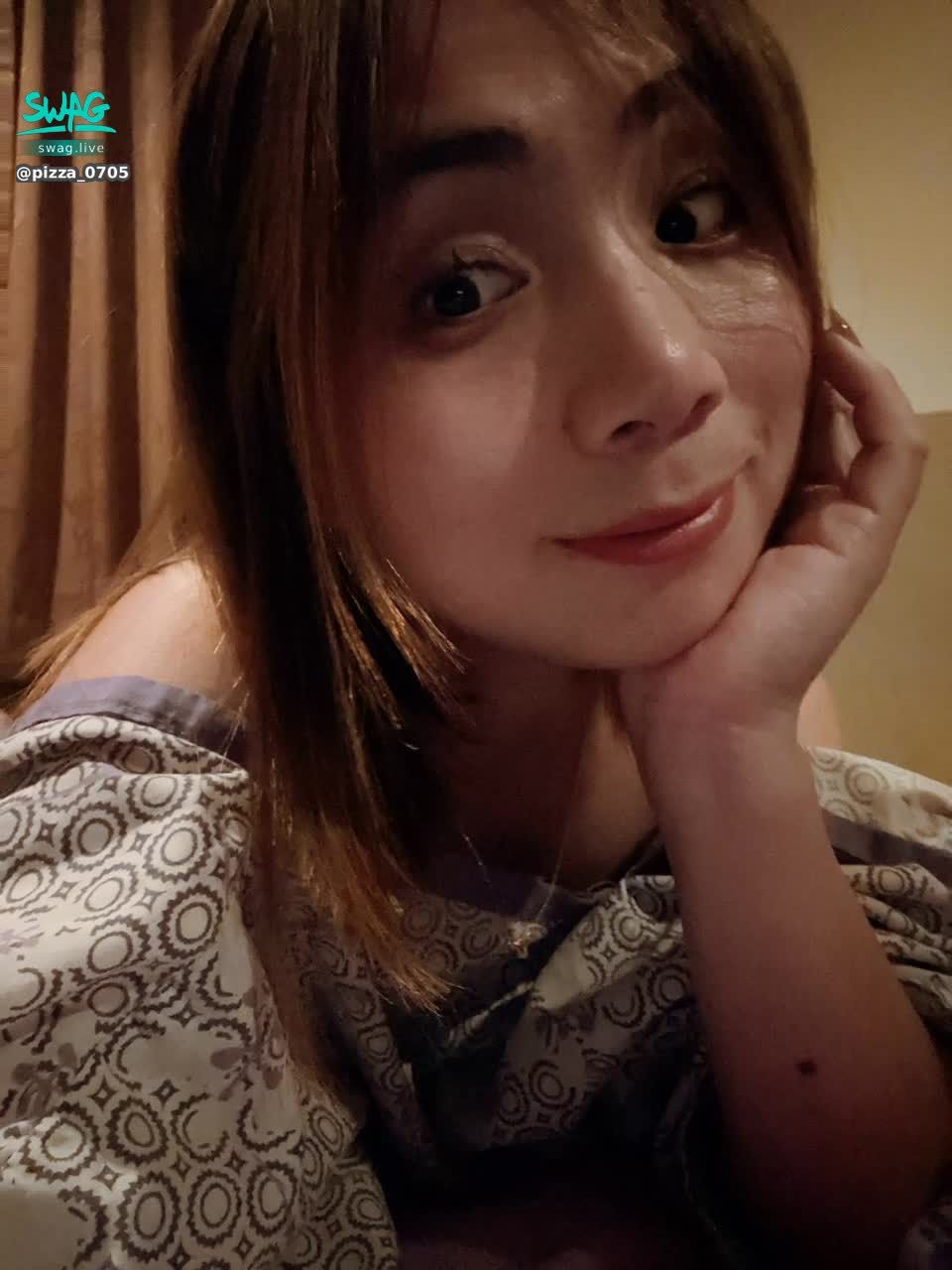 pizza_0705 : 這麼久沒開播~我想知道還有誰想美樂🥰想我的人還是身體？😈 #性感 #日常 #露臉 #sexy #生活 #可愛 #甜美 #大眼睛 #素人