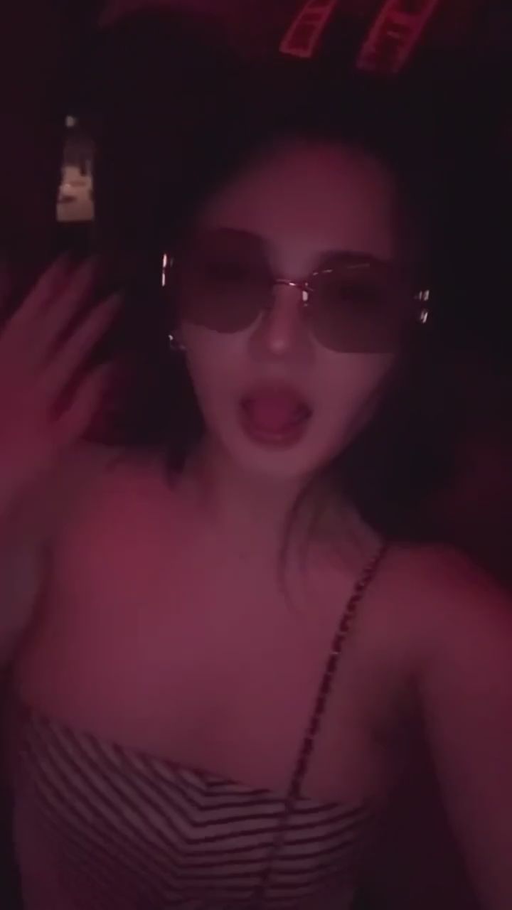  : Counting back~ If you miss me, please make an appointment first 🥰 Anyone want to see a movie? 😈 #sexy #性感 #生活 #騷 #奶 #巨乳 #甜美 #可愛 #約會