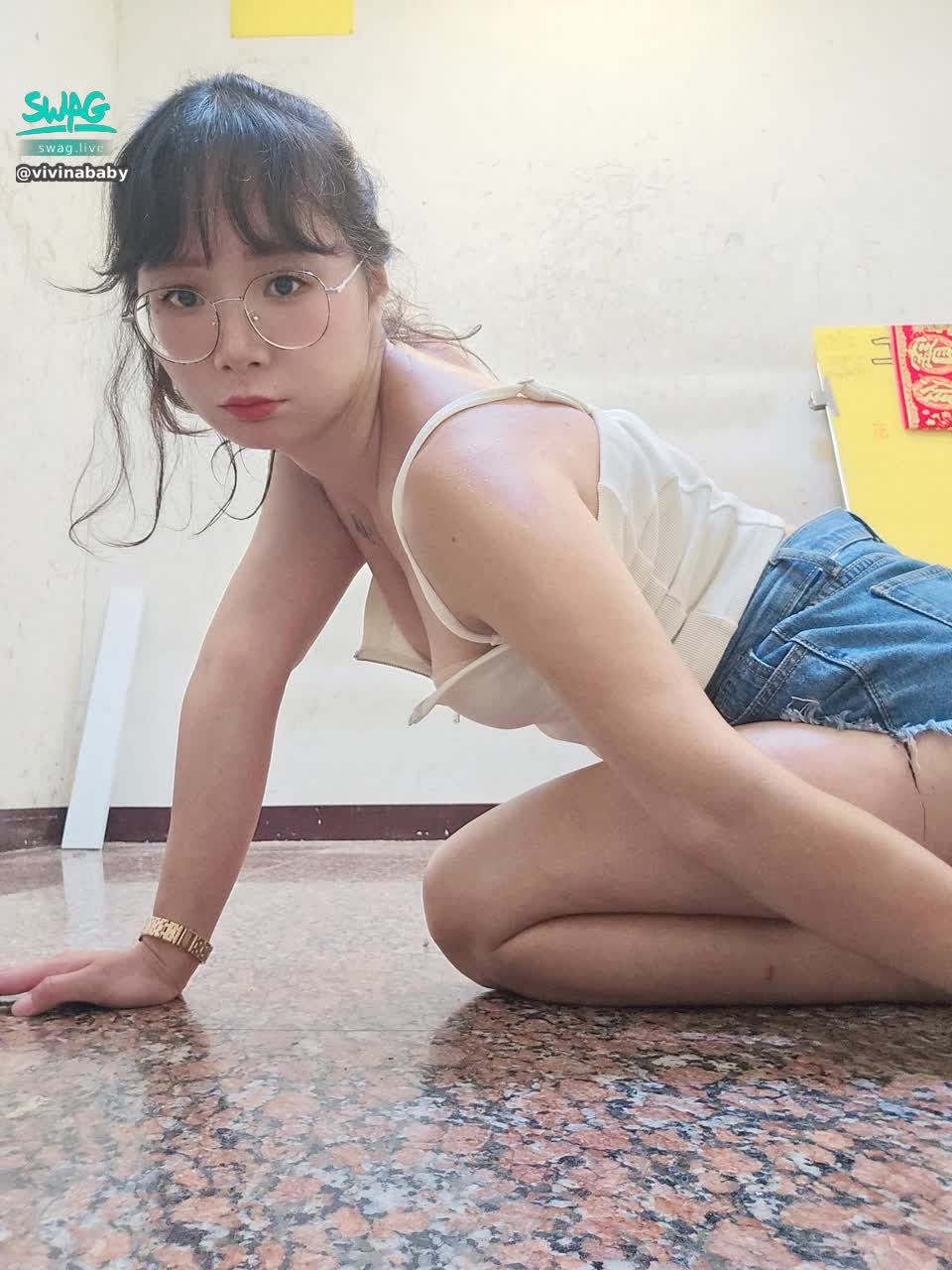 vivinababy : 小小的裝一下可愛❤️

#奶#大奶#巨乳#可愛