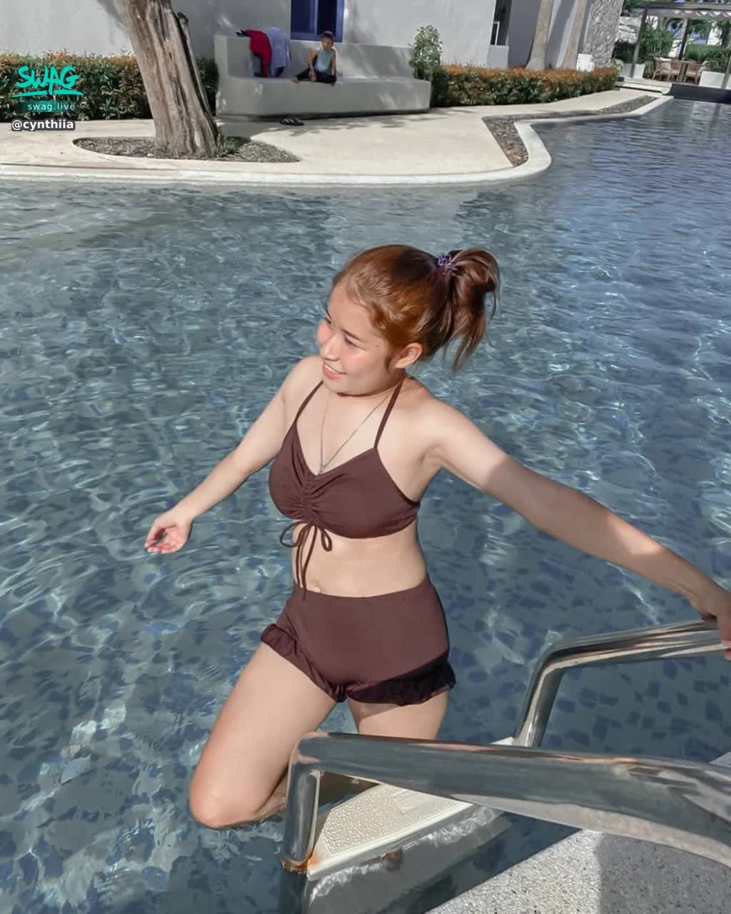  : 