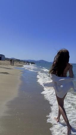 imvictory : running through the beach😍💦