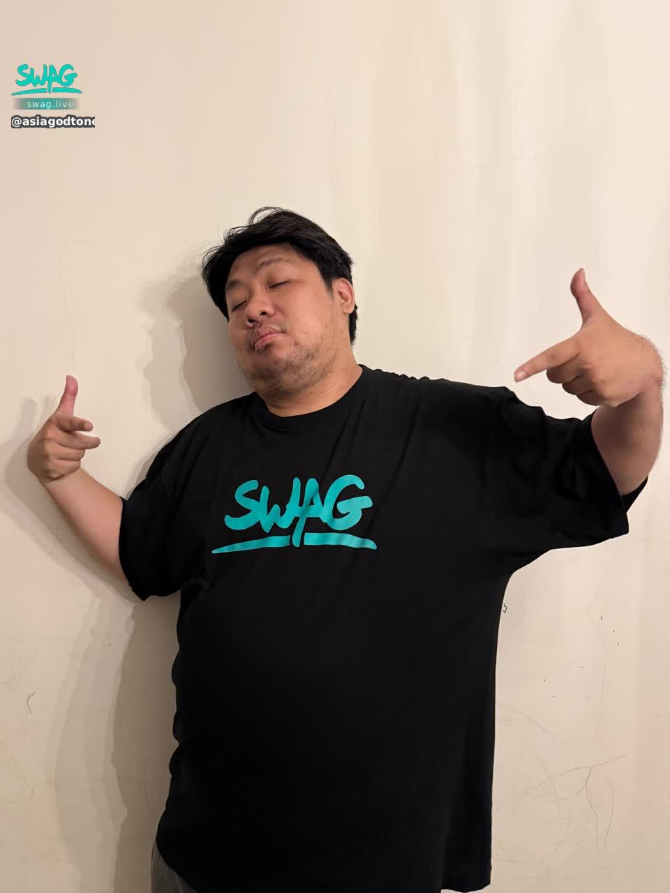 asiagodtone : 帥,只是一種預告!
正式穿上 SWAG 戰袍⚡️
這不只是一件衣服,這是我踏入 SWAG 的通行證