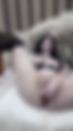 haixi888 : 反差小母狗，背着家人偷偷用鸡吧自慰喷水水💦💦