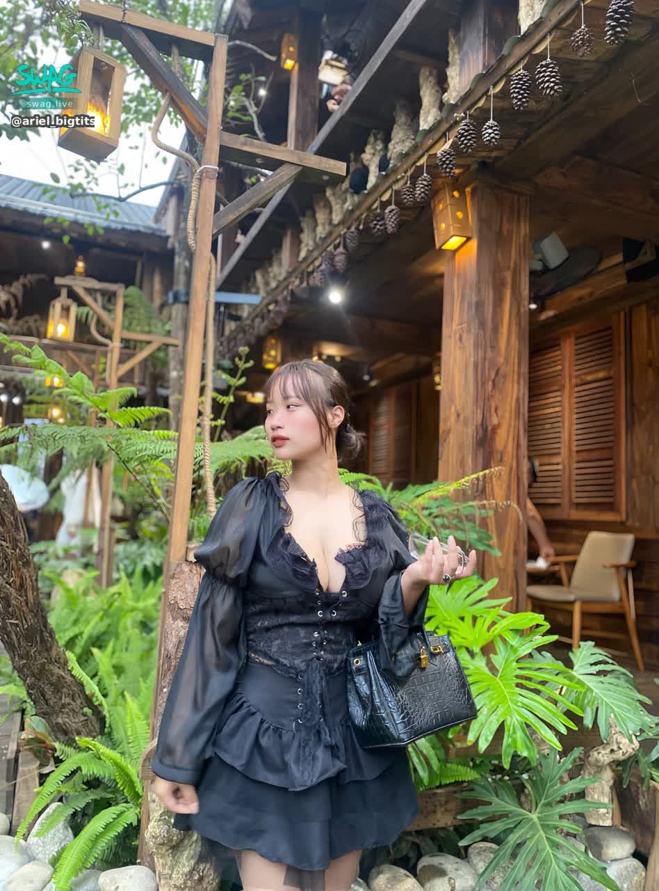ariel_bigtits : coffe 🥵