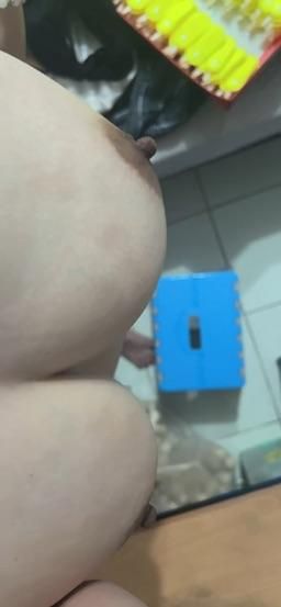 lovepapa_1990 : 教你如何分辨巨乳🥴這種擁有色情自然垂度弧線才是沒有整過的天然巨乳🥵