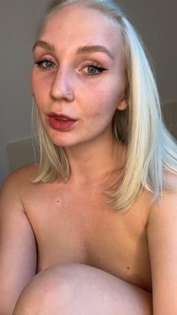 olyablondegirl : play with my pussy