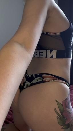olyablondegirl : spanking me ?