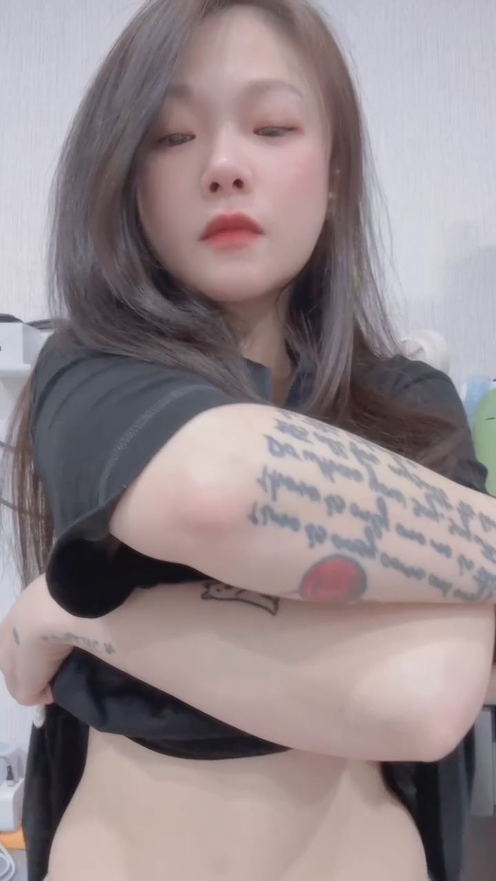 jenchu : 眼睛在瞄哪裡👀有看到驚喜的自己密我😘再給你更多驚喜嘻嘻 #sexy #性感 #生活 #騷 #奶 #大奶🔥 #露點 #露臉 #甜美 #素人 #可愛