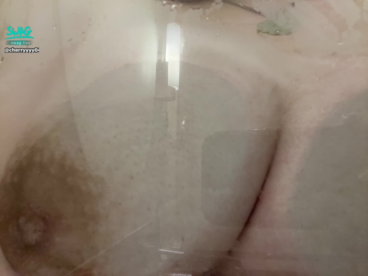 cherryyyy0416 : 浴室裡面不可以嗎