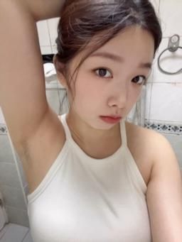 janie0209 : 洗澡前拍一下，沒穿內褲翻開鲍😳🔒
#露出 #騷 #屁股