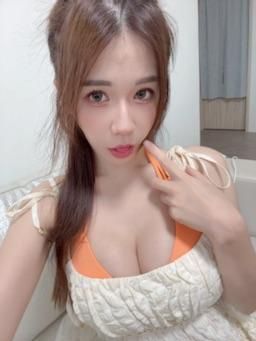minipu_q : 可愛洋裝的小露溝😍