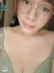 hanapretty : 早上好
眼鏡妹