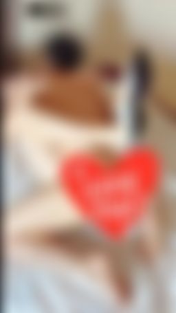 catmumu : 「好舒服..」控制不了自己一直淫語好害羞😭｜湖口｜小套房約會-（續）

今天穿了我最愛的小套裝約會
男生家小小的
感覺挺溫馨
我會給他滿滿的情緒價值❤️

被側入的時候很放鬆
像是在側睡
但被滑進來以後每一陣的酥麻都讓我好清醒

男生事後說最晃的時候他很有幸福感🤭從騎到他身上開始我的腰好像就停不下來了..


好喜歡身材好的男生
看著我也興奮🥰

「射裡面」…我又亂淫語了..
男生聽到直接射滿我..

《完整版：https://fansone.co/post/1817783969》


《圖影皆為本人自拍、本人同意✅》

#高跟鞋