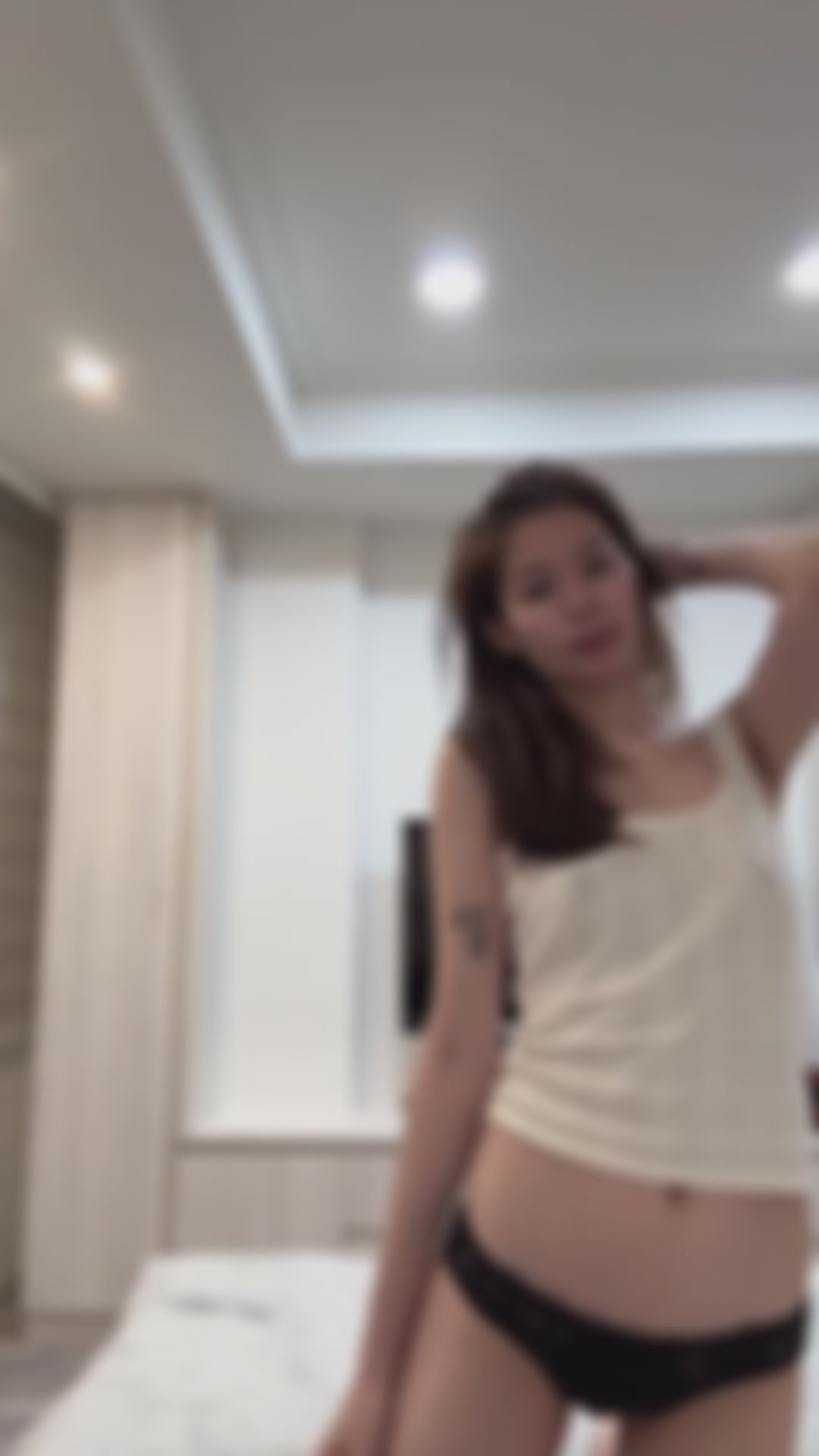 kelly8634130 : 連續開播三天😈草莓這次是認真回歸了🍓7/21 (一) 21:00上播～現在私訊我！草莓回歸 馬上送你一部福利影片🍓 #sexy #性感 #露臉 #誘惑 #甜美 #可愛 #騷 #奶 #長腿 #私訊