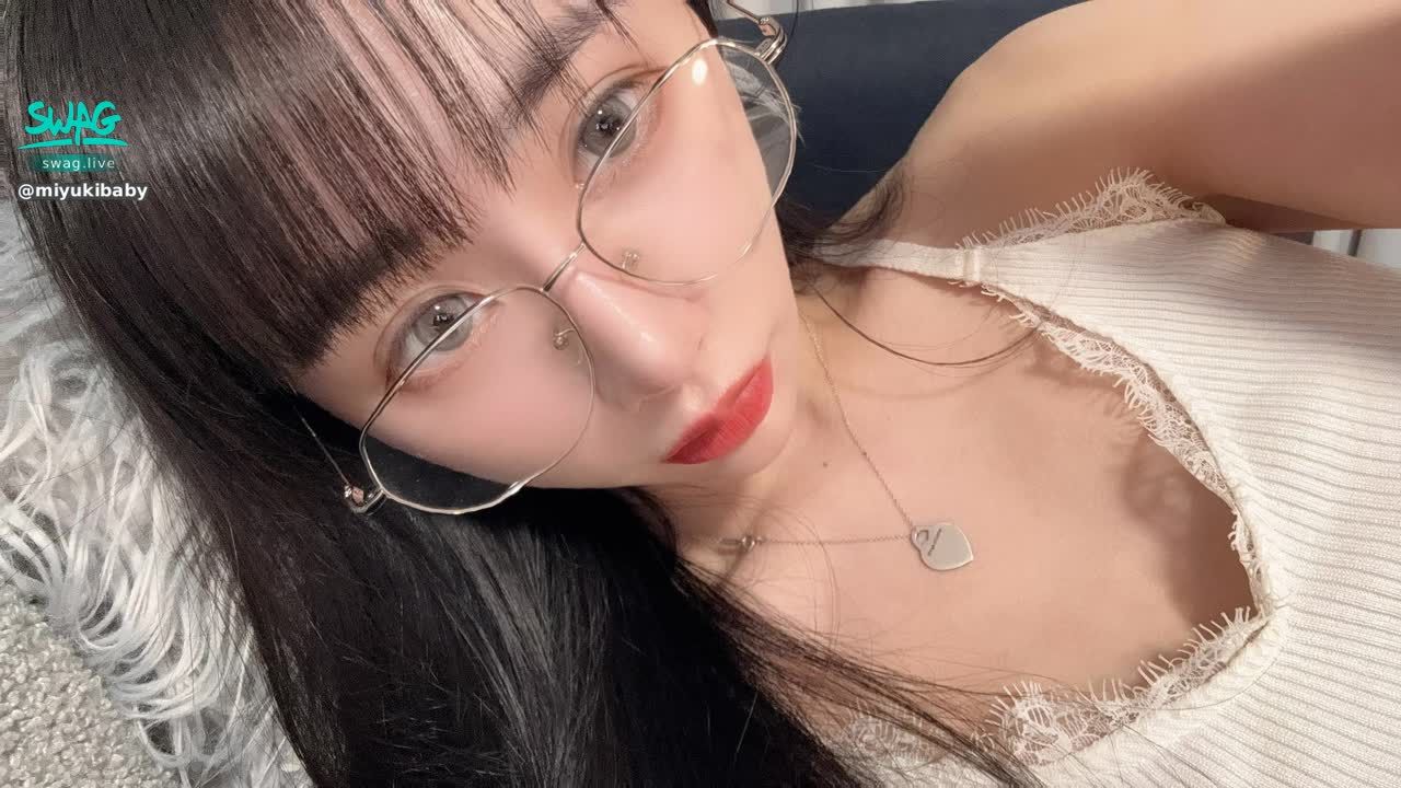 miyukibaby : 解鎖🔓眼鏡娘照片回覆我要慰慰直接送😳🎁💕