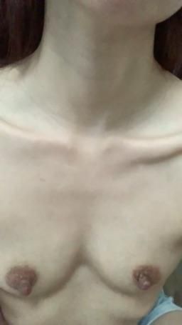 lizbaby : 露奶看性感的鎖骨
#露點 #乳頭 #奶頭 #貧乳 #鎖骨