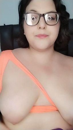 sexylaura : I eat and pass my toy over my tits