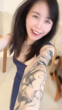 quellaa : 沒穿內衣胸部一直晃來晃去的🤣