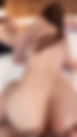 maggiebabe : 一邊被幹一邊吃著大肉棒…好滿足
#3P