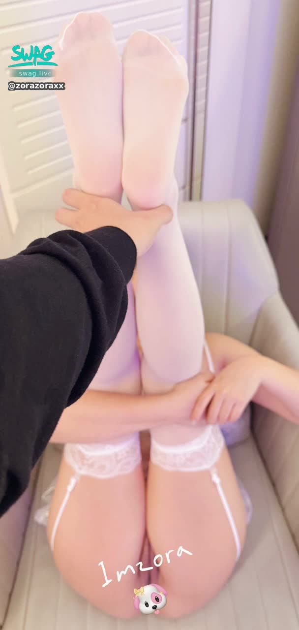 zorazoraxx : 愛不愛吊帶襪