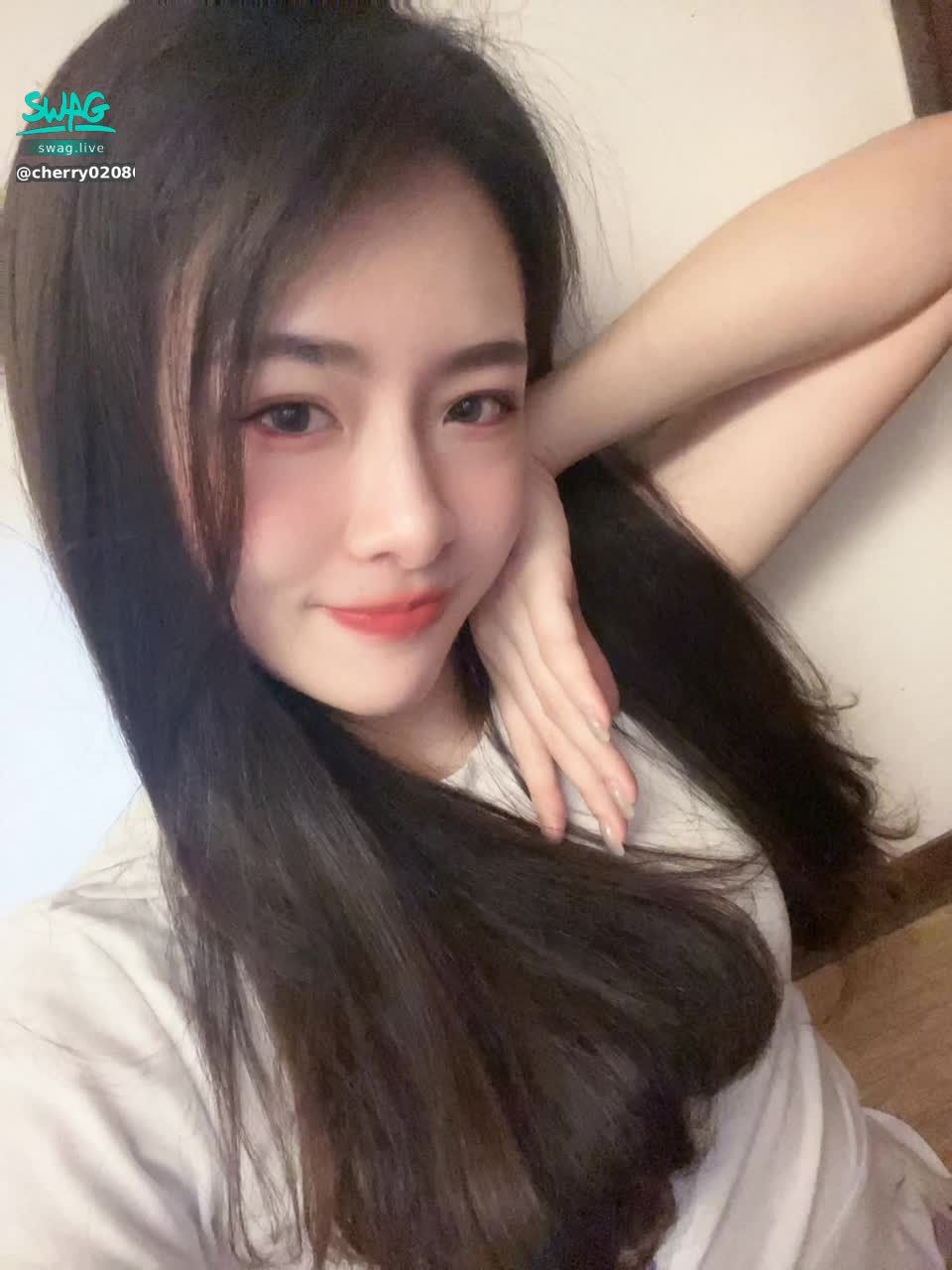  : 終於又到了快樂的星期五🥰
希望假日不要再下雨了
有人想一起吃飯約會嗎~私訊我😋

#性感 #sexy #生活 #奶 #大奶🔥 #露臉 #可愛 #甜美 #約會