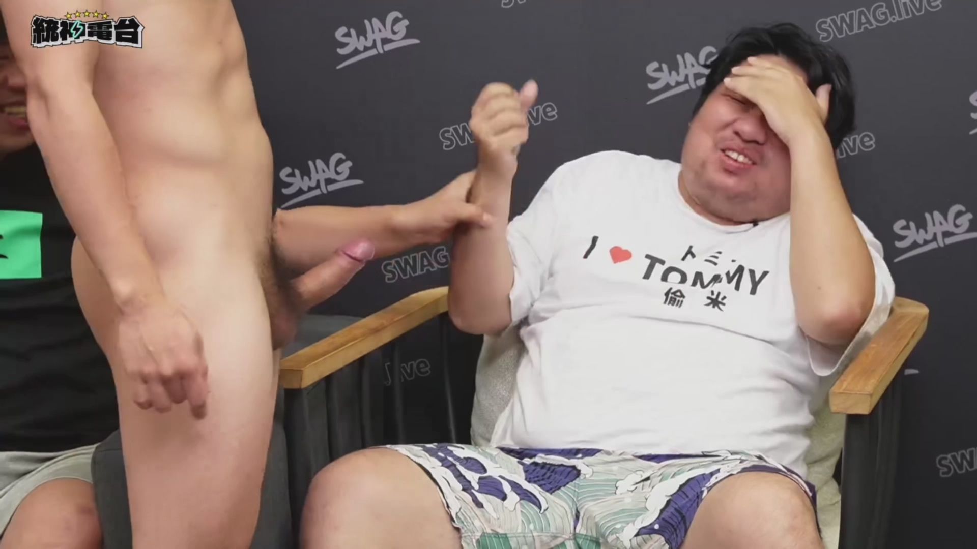 asiagodtone : 【統神直播 ep.1 精彩花絮】#精華片段必看
眾人敲碗的重頭戲來了!🔞
統神當場崩潰—— 嘔嘔嘔🤮~~~不要抖啦~~~
#統神企劃 #統神