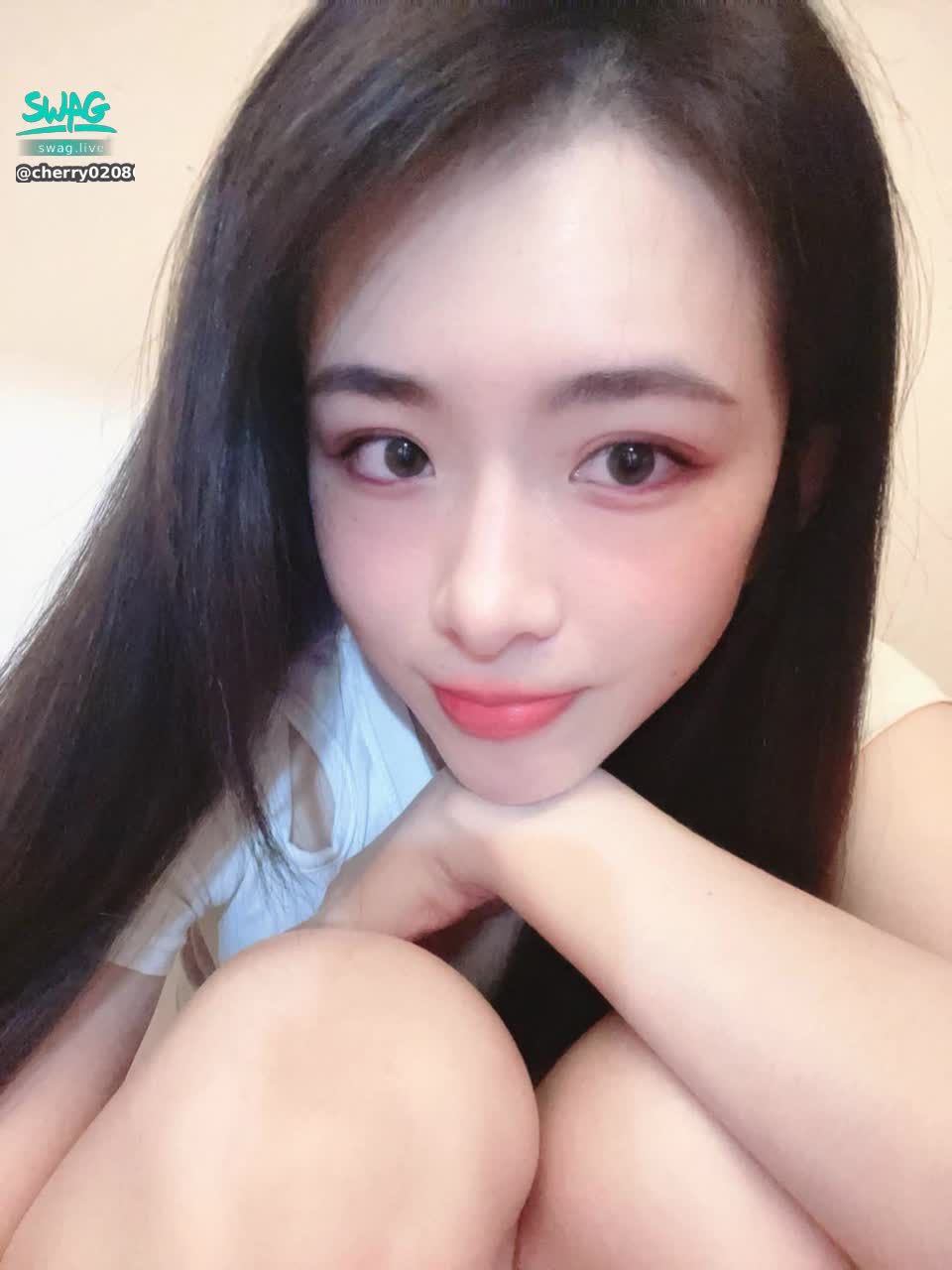  : 有人想預約一對一嗎😈
私訊談客製化內容❤

#sexy #性感 #生活 #甜美 #可愛 #露臉 #生活 #私訊