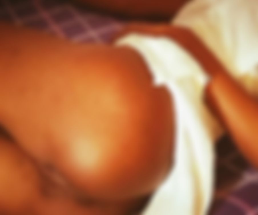 ijenebu : horny sleeping beauty use body massager for pussy