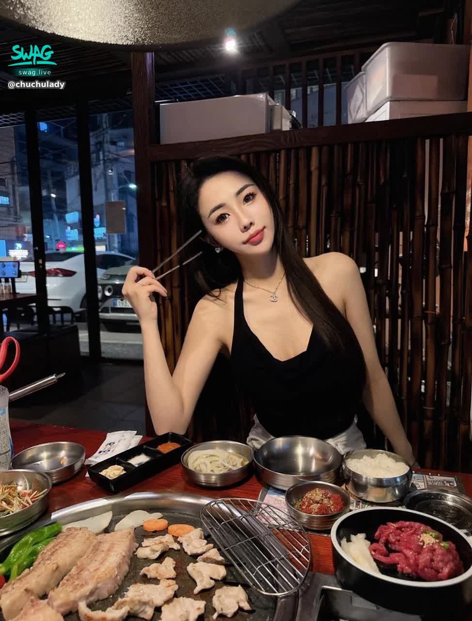 chuchulady : 有人要一起吃飯嗎😋想要找好飯友～私訊我好嗎❤ #約會 #sexy #性感 #日常 #生活 #新人 #露臉 #甜美 #可愛