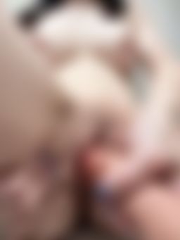 alsghvv : 家人終於出門了，我可以放心叫出聲了…但這麼大的尺寸我快被撐壞了💦😈