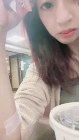 lovemeredith : Taking painkiller injections and eating tofu pudding, what are you doing?