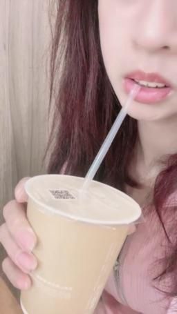 lovemeredith : Drinking soy milk is so bland. I need your freshly made thick soy milk to supplement protein.