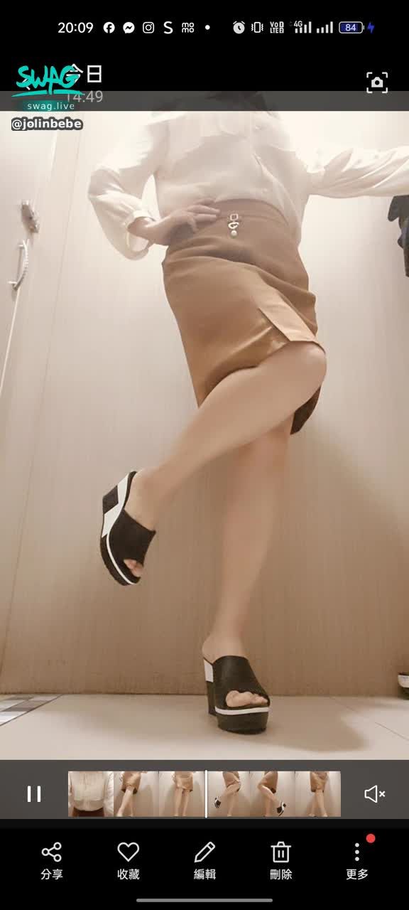 jolinbebe : 美腿來舔濕噴baby