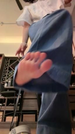 selinamimichen : 上班偷錄給足控寶寶們✨