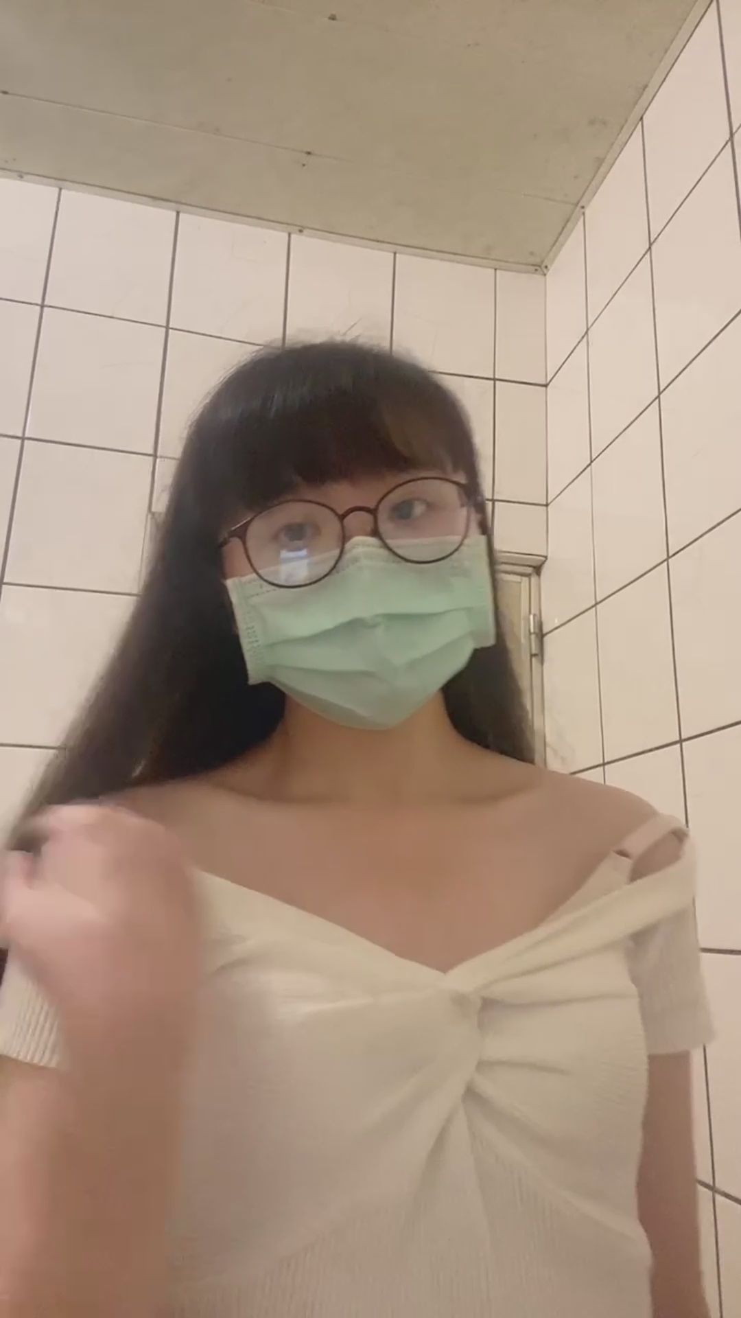  : After get off work, office lady just wants to hide in the toilet 😈 Enjoy the fun of sneaking in 😚 Can you help me? #OL #sexy #性感 #生活 #騷 #誘惑 #廁所 #素人
