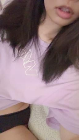 callie_ : 明天（8/7）開開通知📢
大約下午2點到5點
可以許願要穿什麼但不一定會照做😻