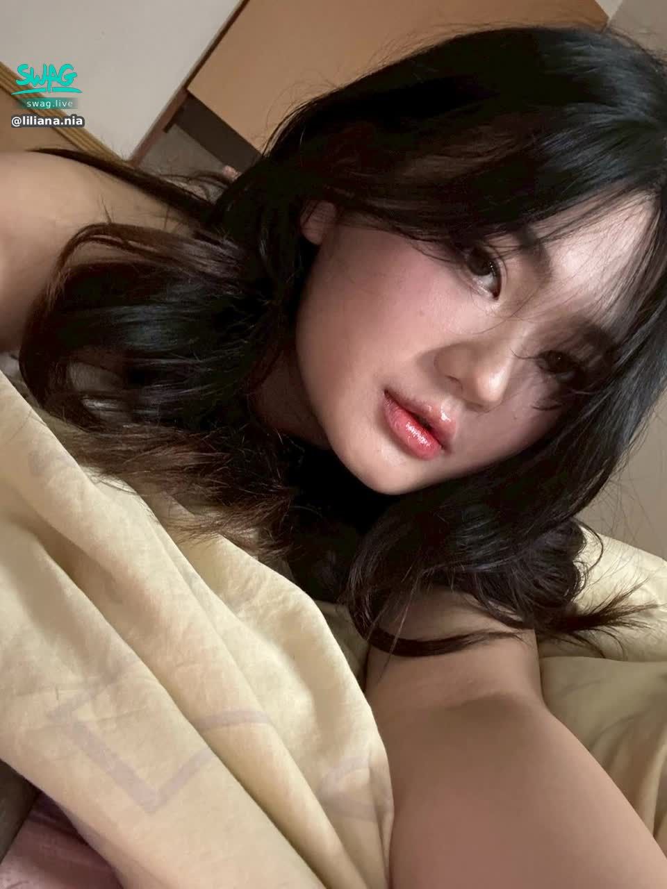  : The bed is too big, and I just need someone to accompany me. 💋
You can date, you can kiss secretly, you can also... 😈 #約會 #性感 #sexy #生活 #甜美 #誘惑 #露臉 #素人